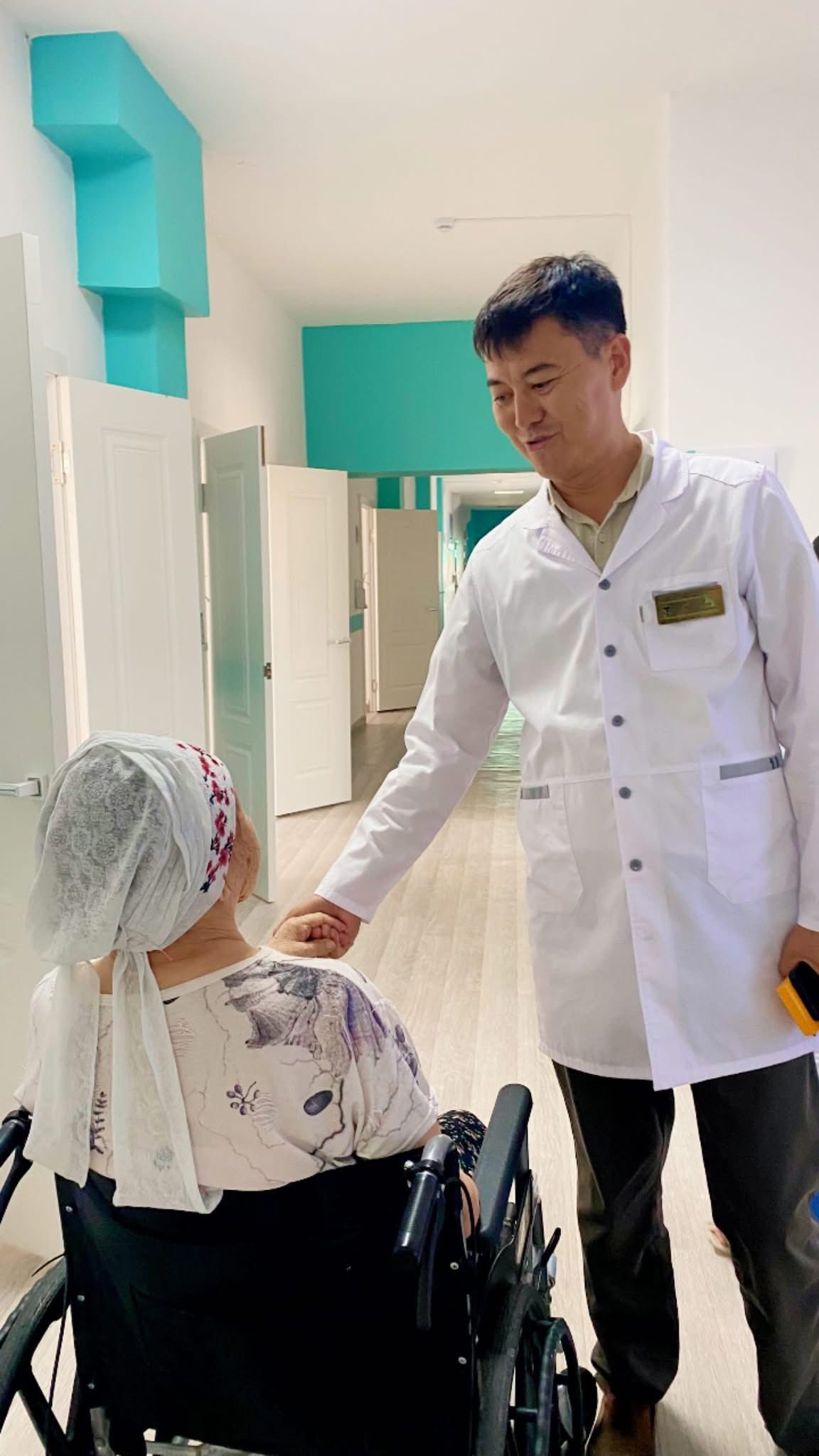 АЙМАҚ ТІЛШІЛЕРІ АУДАНДЫҚ АУРУХАНА ЖҰМЫСЫМЕН ТАНЫСТЫ